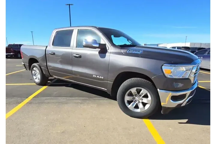 $37999 : Ram 1500 2023 4x4 Laramie 4d image 1