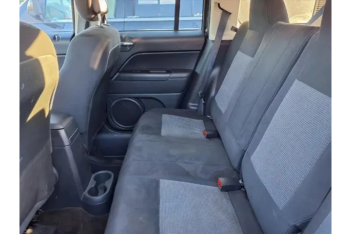 $3988 : Jeep Patriot 2015 4x4 Latitu image 6