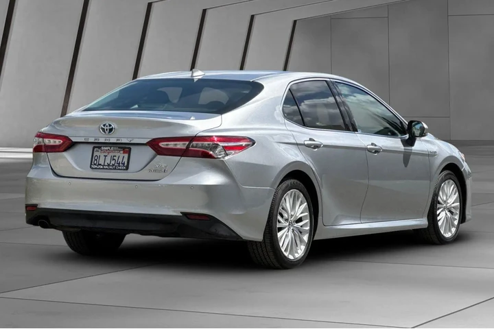 $25000 : Toyota Camry Hybrid 2019 XLE image 4