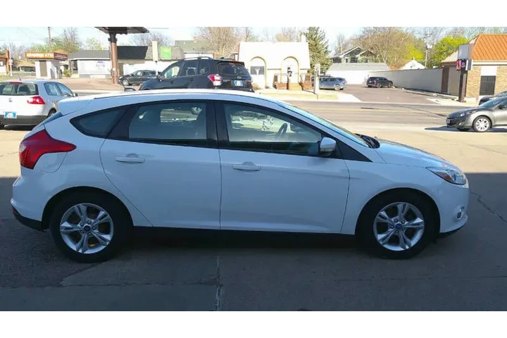 $6999 : 2012 Focus SE image 2