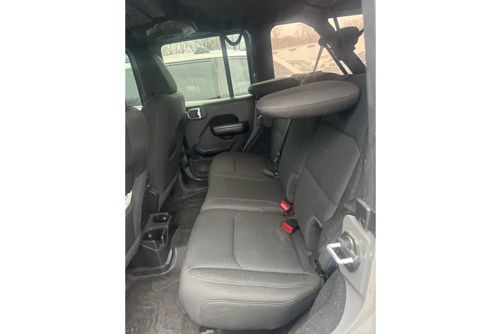 $32999 : Jeep Wrangler Unlimited 2021 image 9