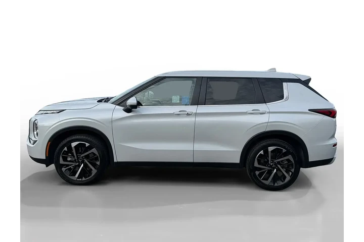 $24771 : Mitsubishi Outlander 2024 SE image 2