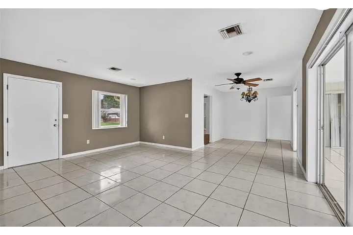$1200 : Beautiful standard rental image 2
