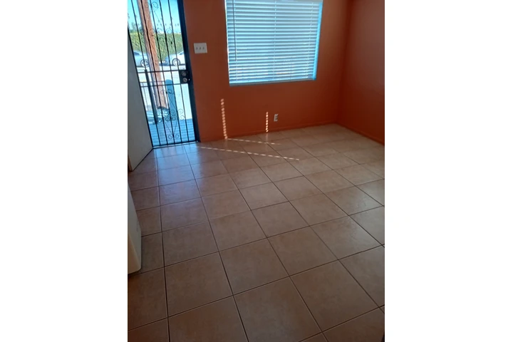 $1 : Casita Tipo Studio East LA. image 6