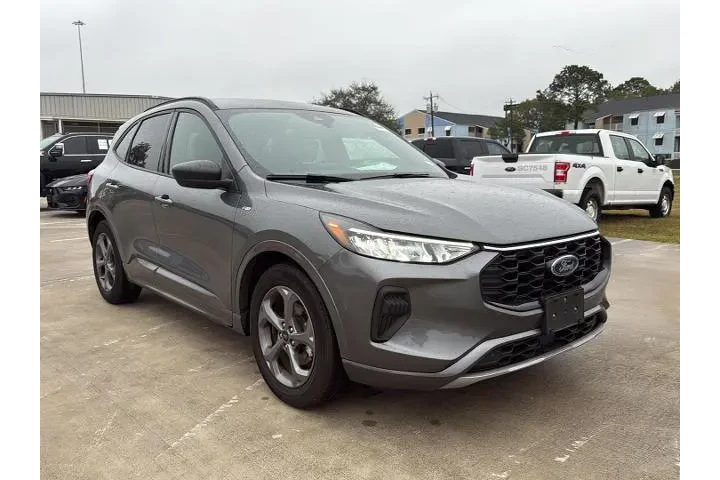 $22591 : Ford Escape 2023 ST-Line 4dr image 2