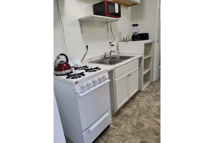 $895 : ROOM FOR RENT IN LONG BEACH image 4