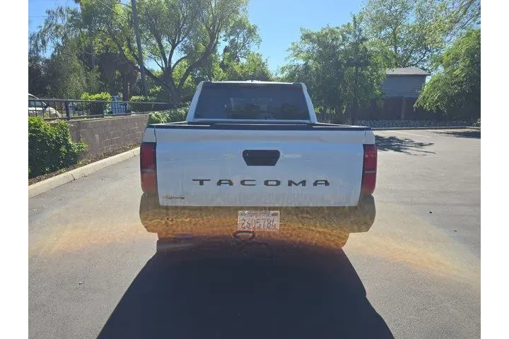 $35995 : Toyota Tacoma 2024 4x4 SR 4d image 4