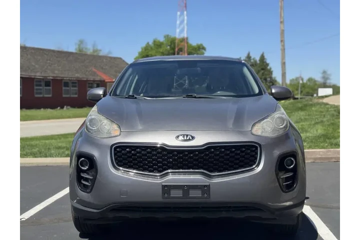 $7999 : 2017 Sportage LX image 3