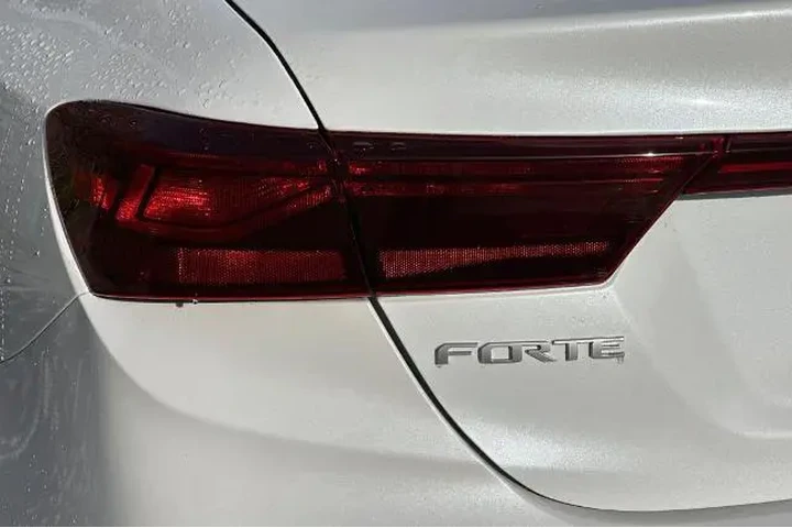 $18500 : Kia Forte 2023 LX 4dr Sedan image 9