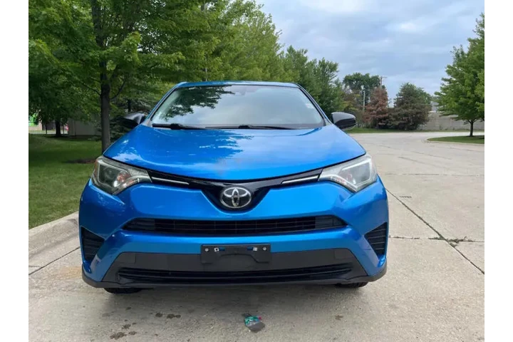 $15997 : 2018 RAV4 LE image 4