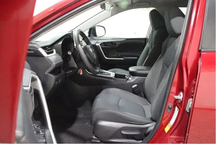 $29998 : Toyota RAV4 2023 LE 4dr SUV image 3