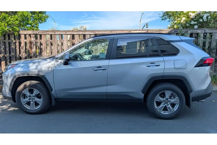 $34990 : 2025 RAV4 XLE image 5
