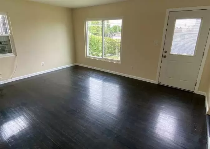 $1000 : Welcome Home To This 1bed 1Ba image 5