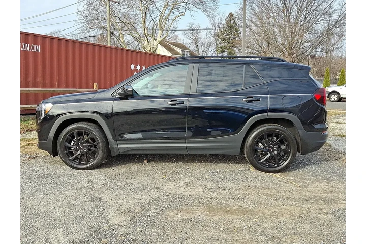 $26988 : GMC Terrain 2023 SLE 4dr SUV image 2