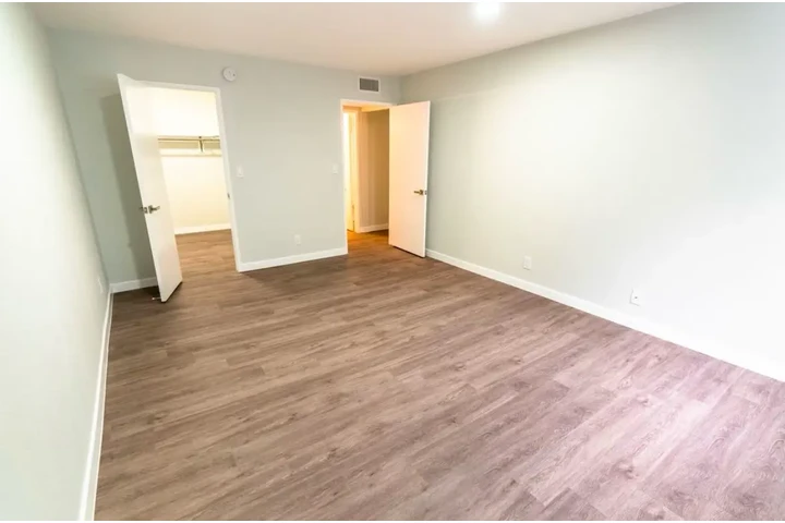 $1885 : Beautiful 2BED 1BA Apt in LA image 5