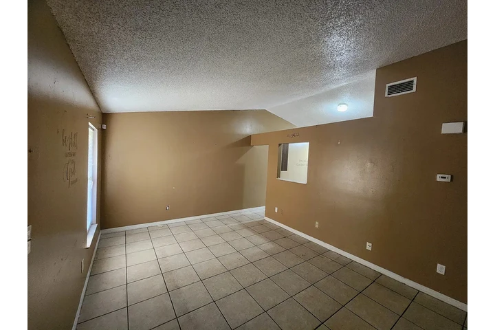 $980 : 2 full baths spacious home image 2