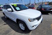 $16995 : 2017 Grand Cherokee Laredo thumbnail