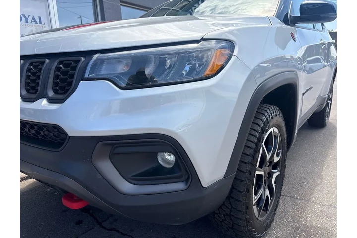 $24995 : 2025 Compass Trailhawk 4x4 image 5