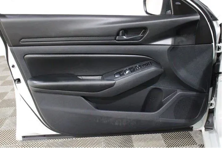 $25983 : Nissan Altima 2025 2.5 S 4dr image 6