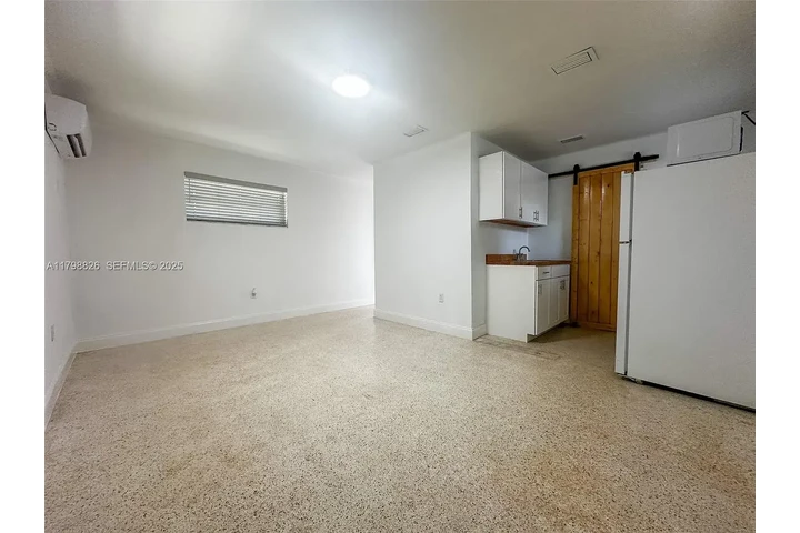 $1050 : Se Alquila Bueno Bonito Barato image 8