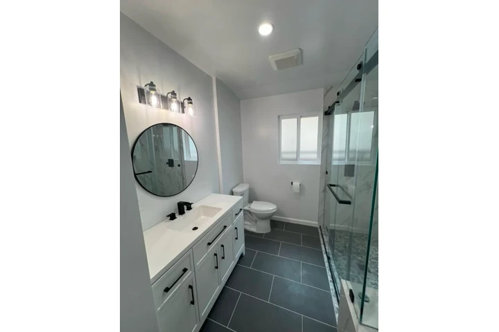 $2200 : 2 Bedroom Home in Los Angeles image 9