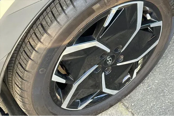 $29990 : Hyundai IONIQ 5 2024 Limited image 4