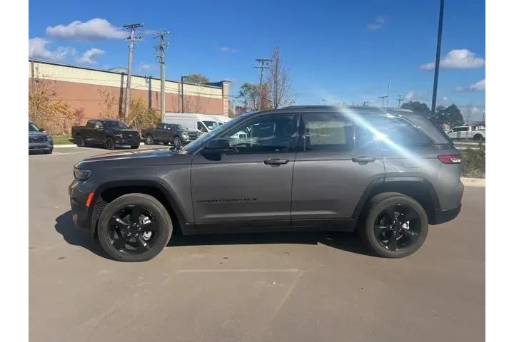 $28271 : Jeep Grand Cherokee 2023 4x4 image 8