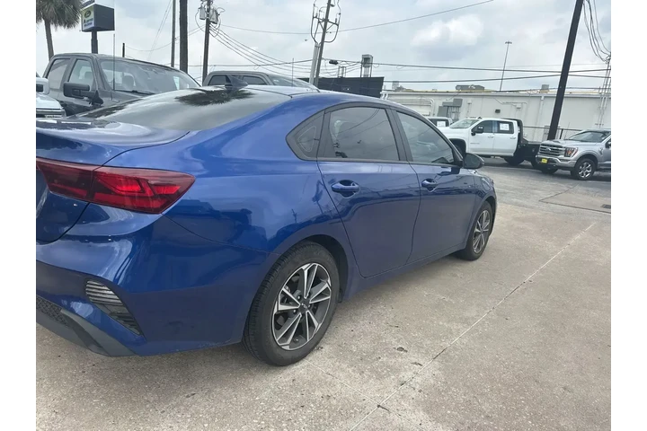 $19991 : Kia Forte 2024 LX 4dr Sedan image 3