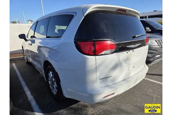 $23588 : Chrysler Voyager 2023 LX 4dr image 2