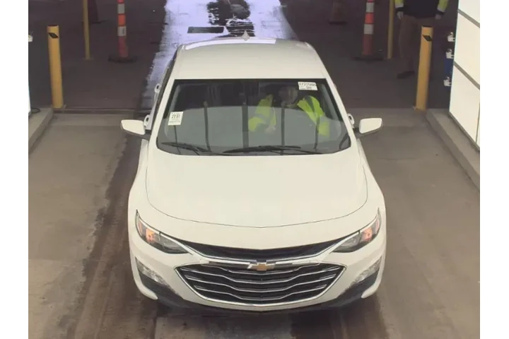 $13953 : Chevrolet Malibu 2023 LT 4dr image 2