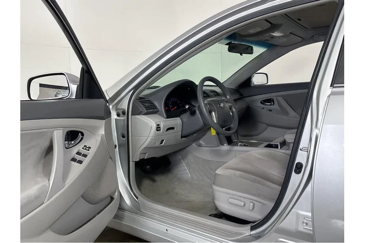 $11500 : 2010 Camry LE image 2