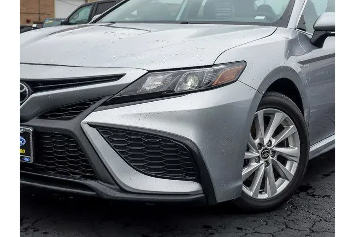 $27895 : Toyota Camry 2023 SE 4dr Sed image 2