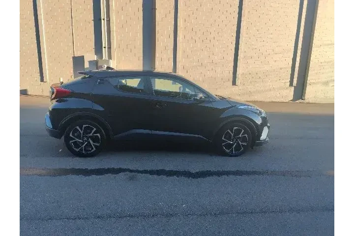 $15999 : Toyota C-HR 2018 XLE 4dr Cro image 2