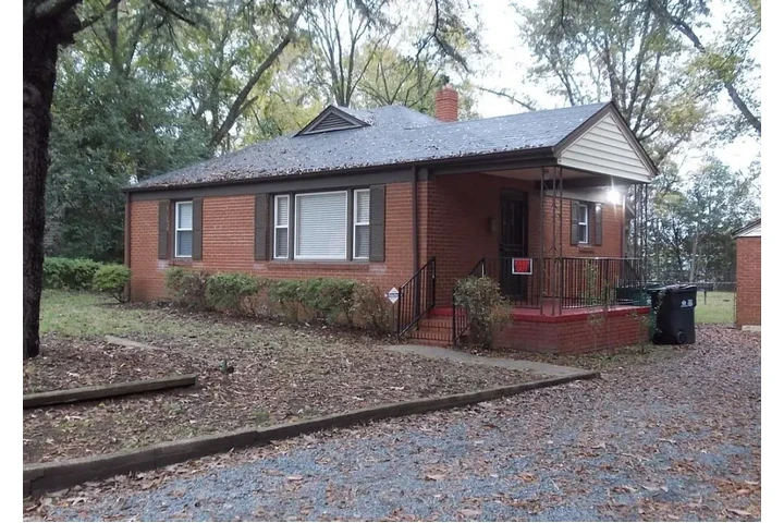 $1400 : REFRESHED SPACIOUS RANCH HOME image 1