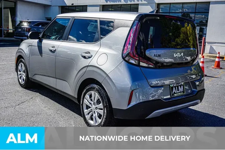 $14420 : Kia Soul 2023 LX 4dr Crossov image 5