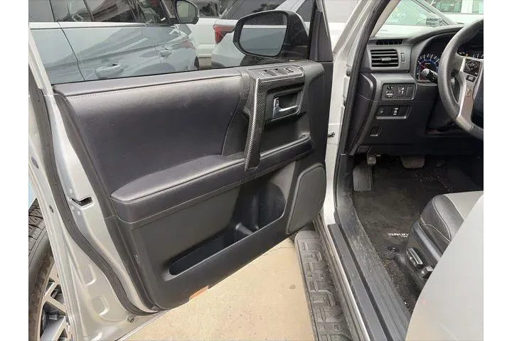 $28200 : Toyota 4Runner 2018 4x2 SR5 image 10