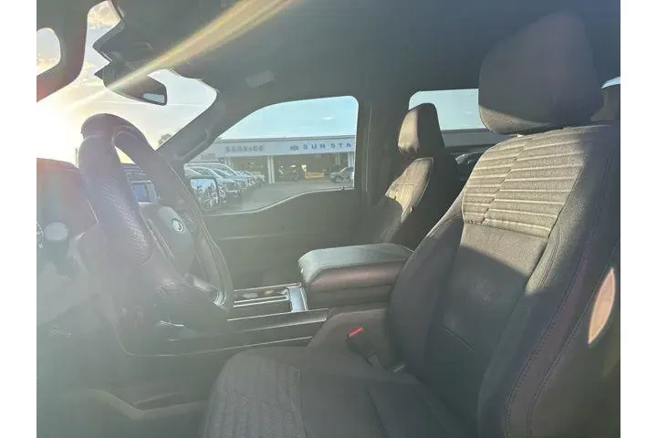 $33197 : Ford F-150 2023 4x2 XL 4dr S image 8