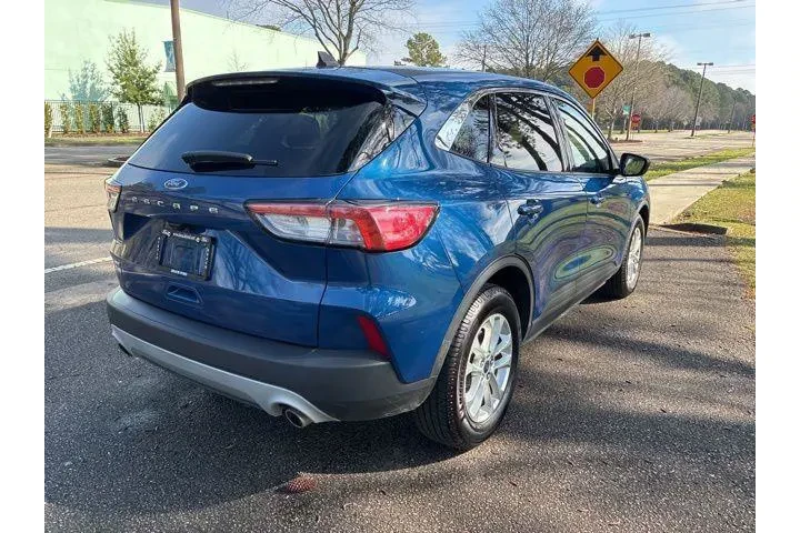 $17813 : Ford Escape 2022 SE 4dr SUV image 3