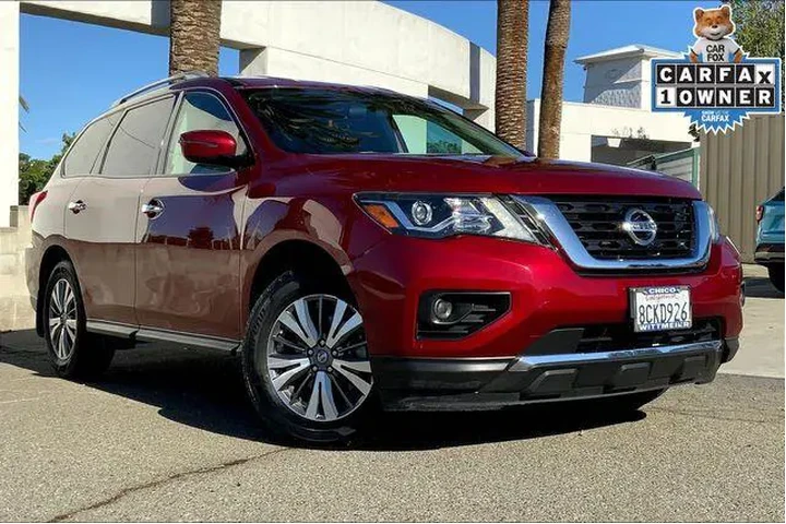 $15985 : Nissan Pathfinder 2018 4x4 S image 2
