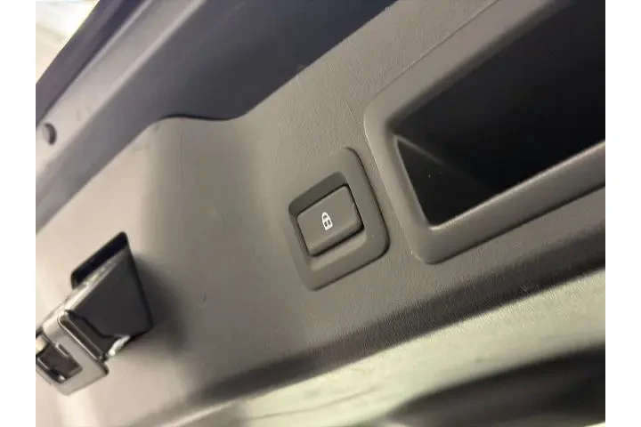 $22000 : Mazda Mazda3 Hatchback 2023 image 6