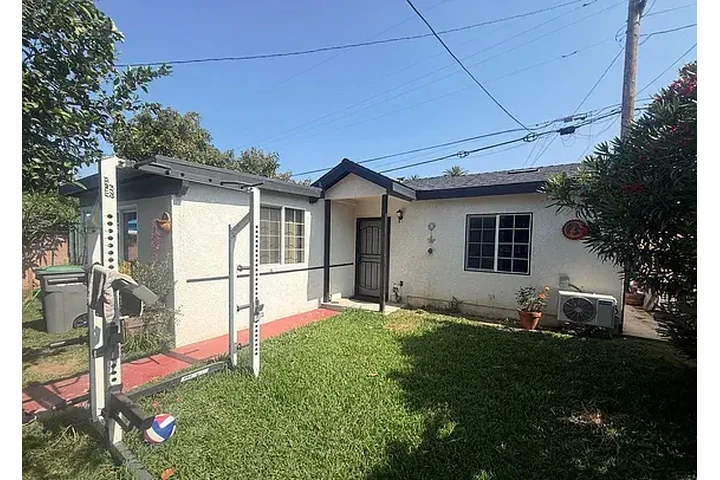 $1750 : move-in-ready single-family image 1