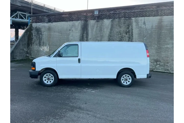 $9488 : 2011 GMC Savana 1500 image 5