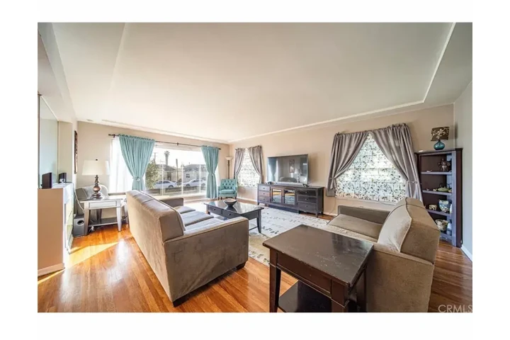 $1700 : East LA - Single family home image 3