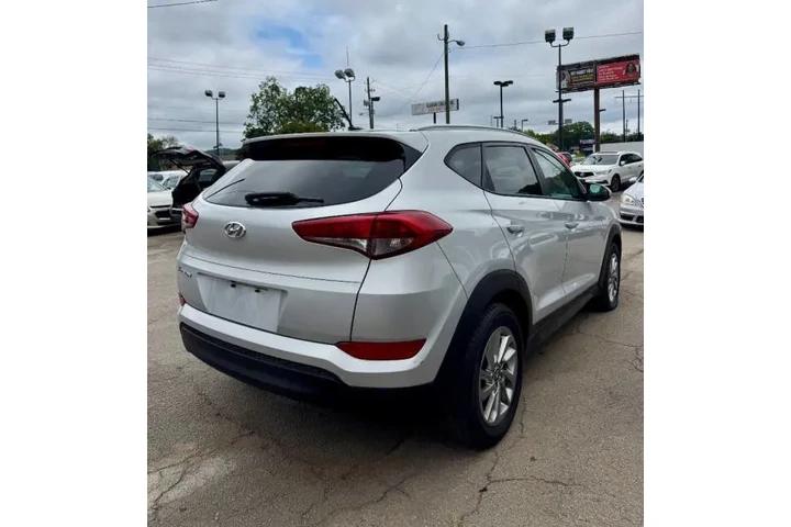 $6500 : 2016 Tucson SE image 8