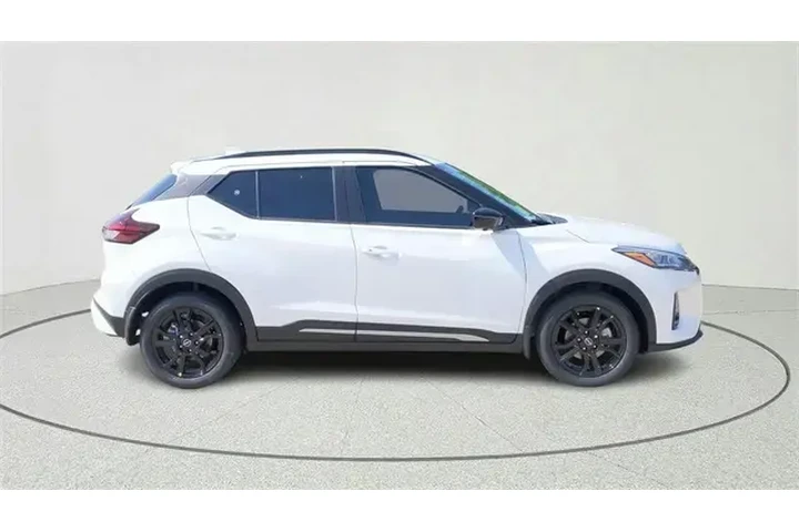 $19034 : Nissan Kicks 2023 SR 4dr Cro image 8
