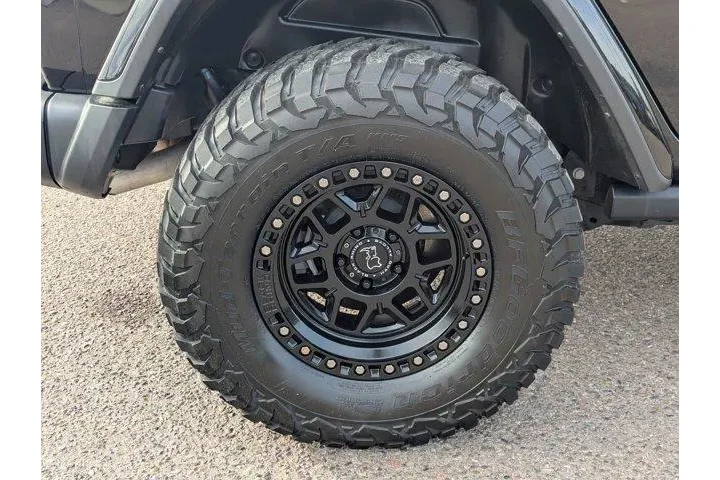 Jeep Wrangler 2023 4x4 Rubic image 9