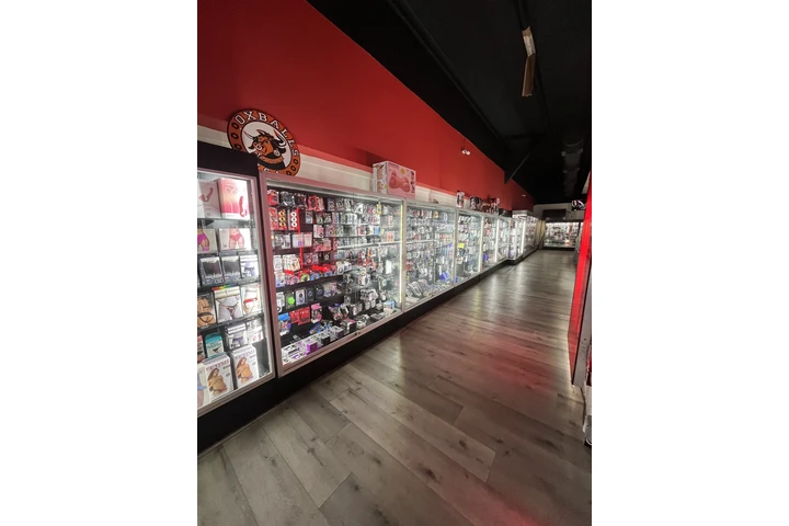 $350 : Showcases and wall cases image 8