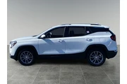 $27876 : GMC Terrain 2024 SLT 4dr SUV thumbnail