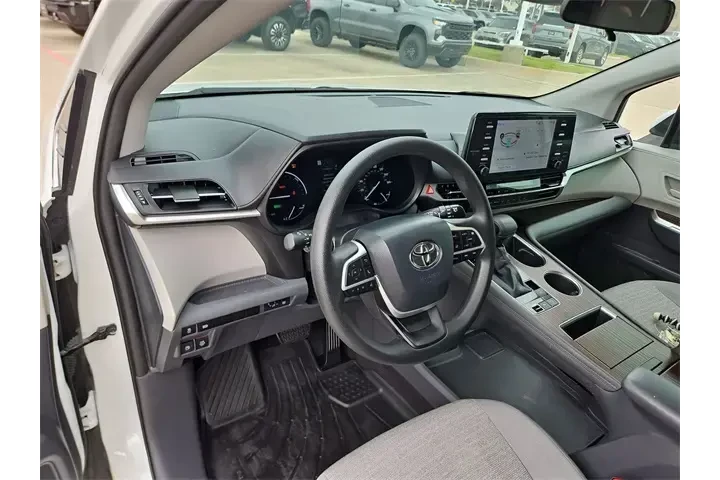 $28987 : Toyota Sienna 2021 LE 8-Pass image 10