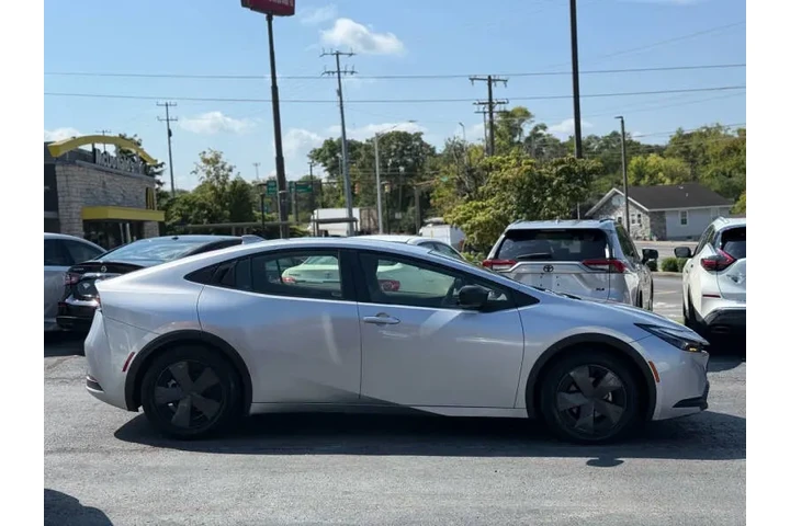 $20995 : 2023 Prius LE image 9